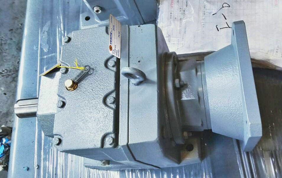 破碎機(jī)減速機(jī)，大扭矩減速機(jī),齒輪減速電機(jī)