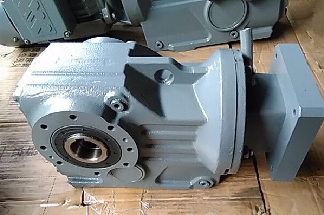 250W伺服電機(jī)減速機(jī)，帶動(dòng)2.5T噸伺服電機(jī)減速機(jī)